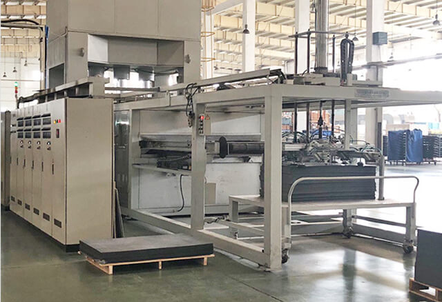 汽車內(nèi)飾地毯熱壓成型機