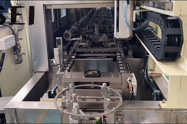 汽車零部件噴淋清洗機